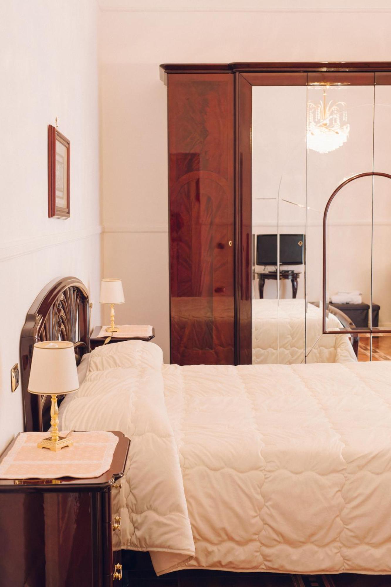 La Famiglia Hotel Pollena Trocchia ภายนอก รูปภาพ